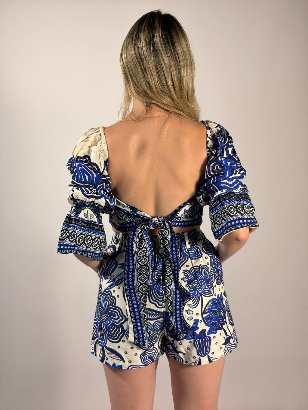 Blusa Cropped Azul Floral - Até logo, verão