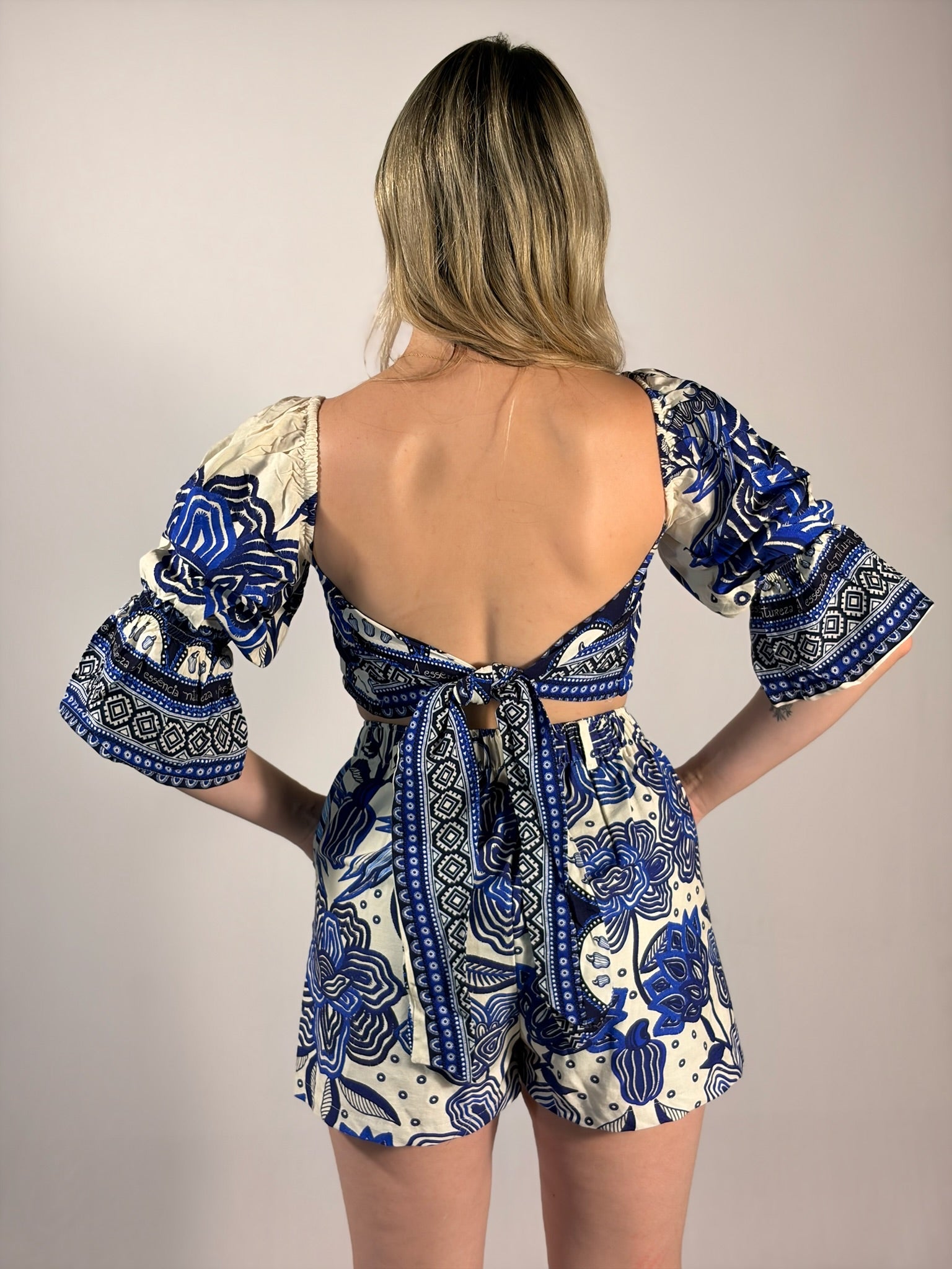 Blusa Cropped Azul Floral - Até logo, verão