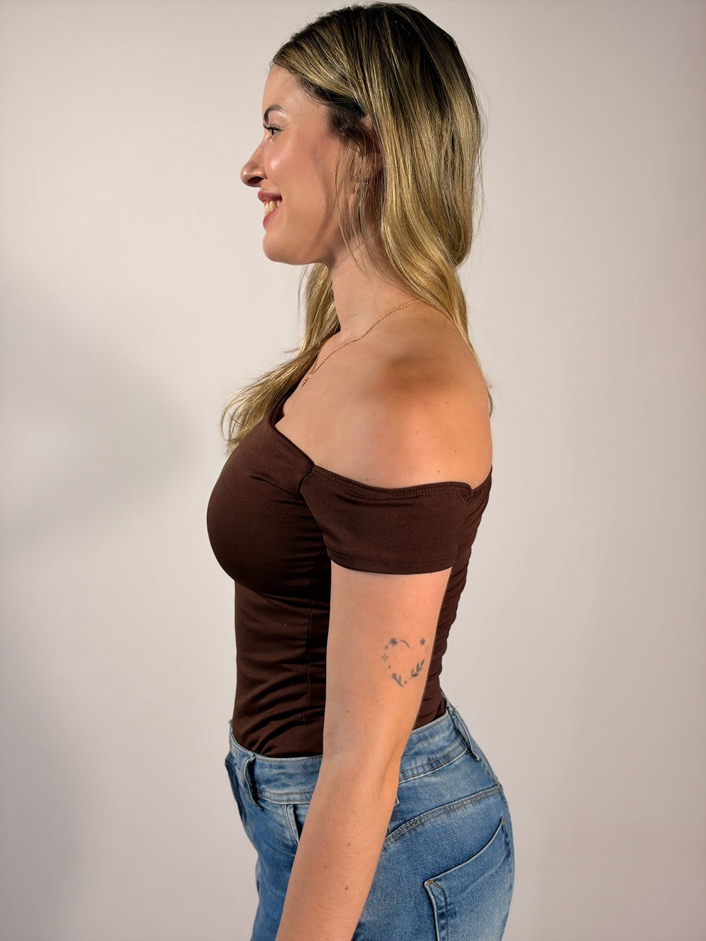 Blusa ombro a ombro Marrom - Linha Basic